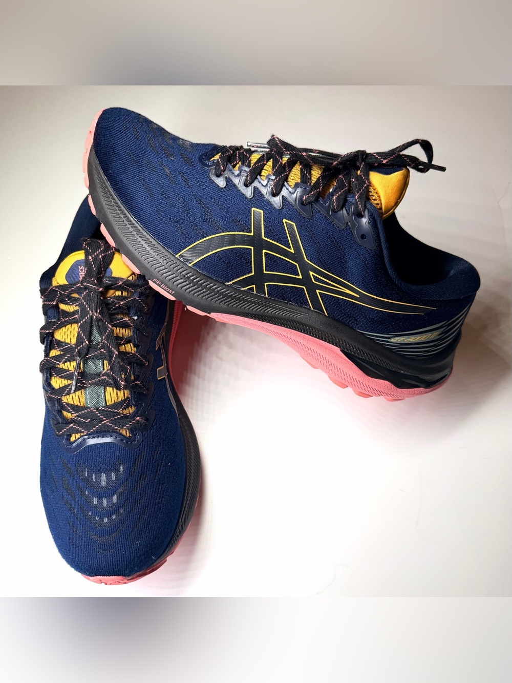 Asics Women’s GT2000 11 Athletic Running Shoes Size- 8.5 Wide